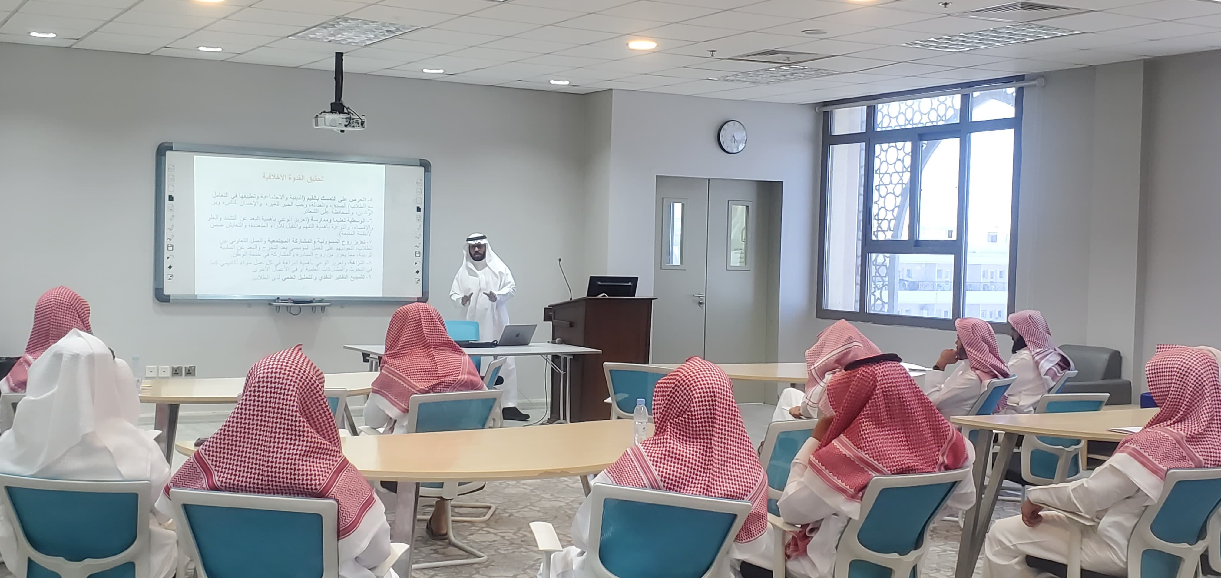 تنفيذ ورشة عمل توعوية لمنسوبي كلية الشريعة بالتعاون مع وحدة التوعية الفكرية يوم الثلاثاء 06-جمادى الأولى-1447